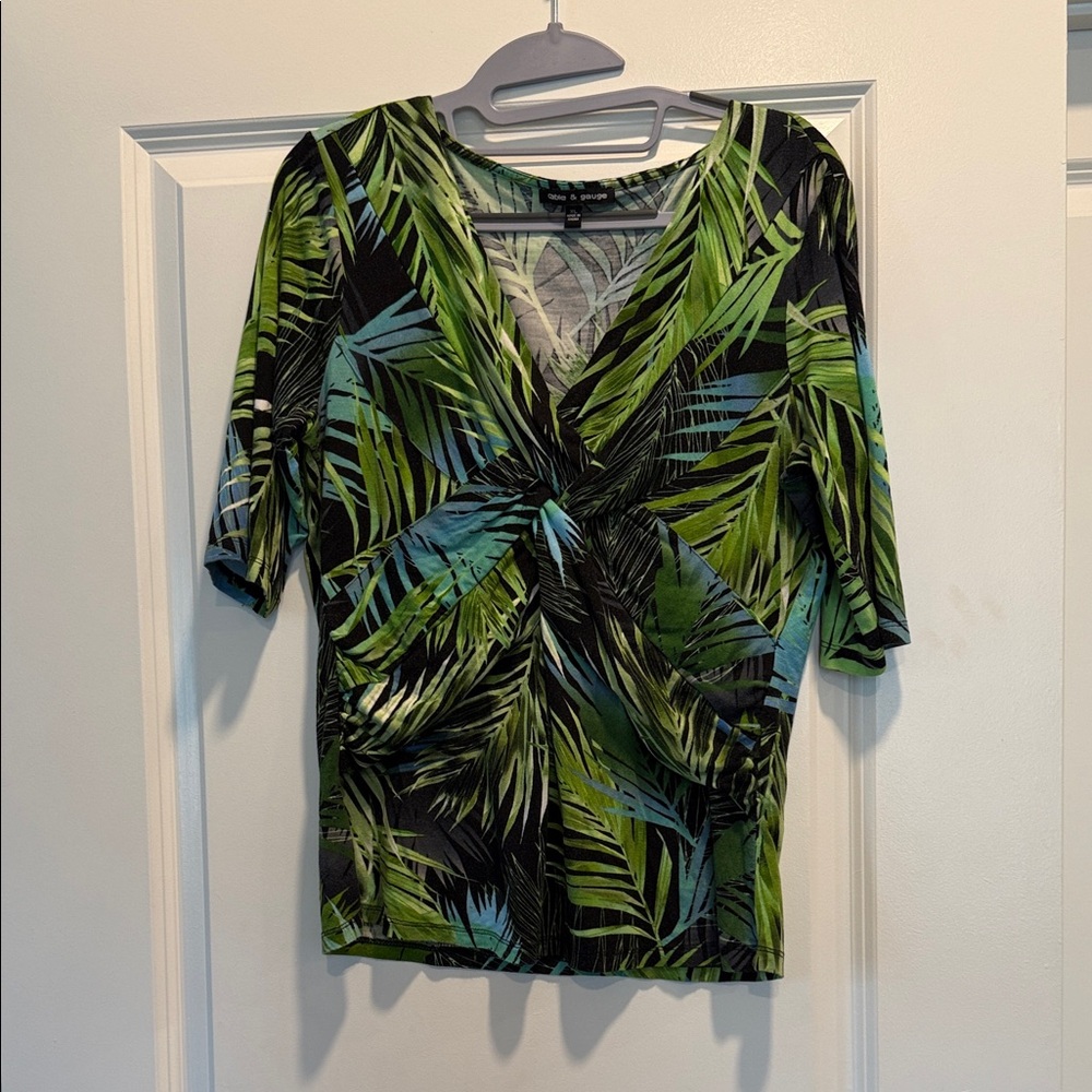 Cable & Gauge Leaf Print Women's XL Top